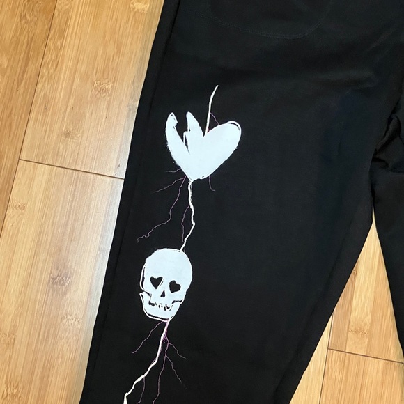 TORRID “Lovesick” black heart skull jogger NWT - Picture 3 of 10